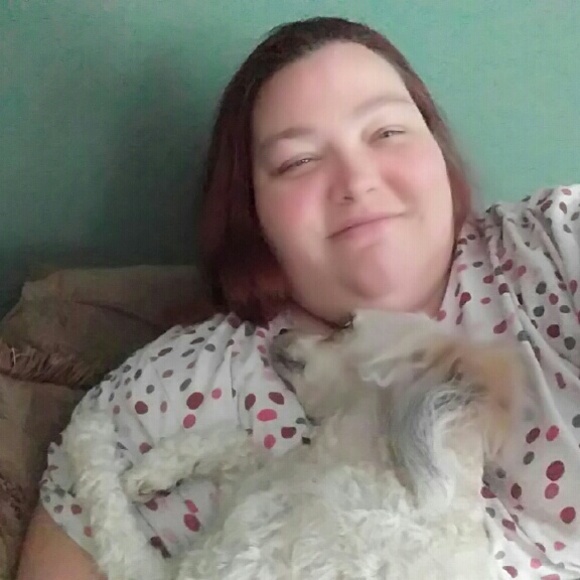 Profile Picture of Debra Hasselwander (@dlhasselwander) on Poshmark