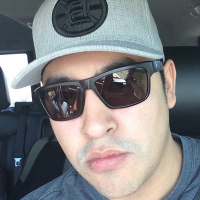Profile Picture of Derek (@derek_grey) on Twitter