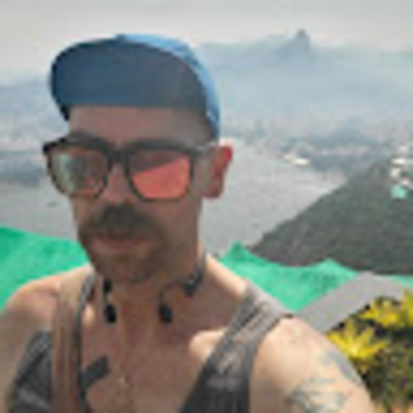 Profile Picture of Aaron Hollis (@aholl1225) on Poshmark