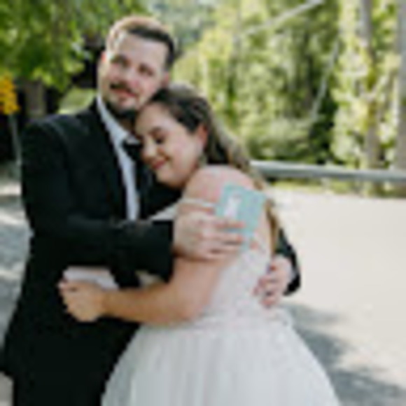 Profile Picture of Danielle Domingus (@dndomingus) on Poshmark