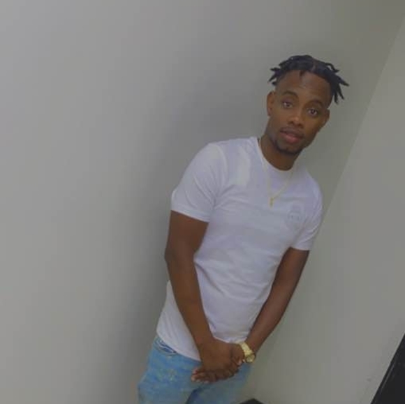 Profile Picture of R kelly dhat Jerome (@rkellydhat) on Poshmark