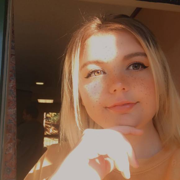 Profile Picture of Rachel Miele (@rachelmiele) on Poshmark