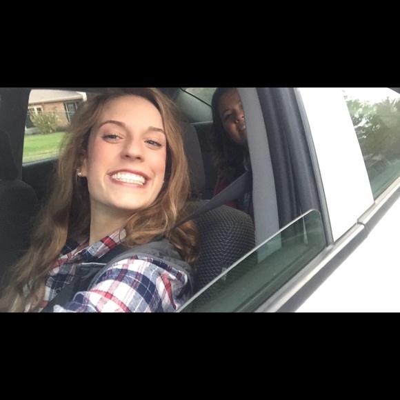 Profile Picture of Maddeline Berter (@maddelineberter) on Poshmark