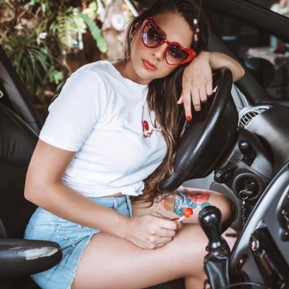 Profile Picture of Carina Bonella (@carinabonella) on Poshmark
