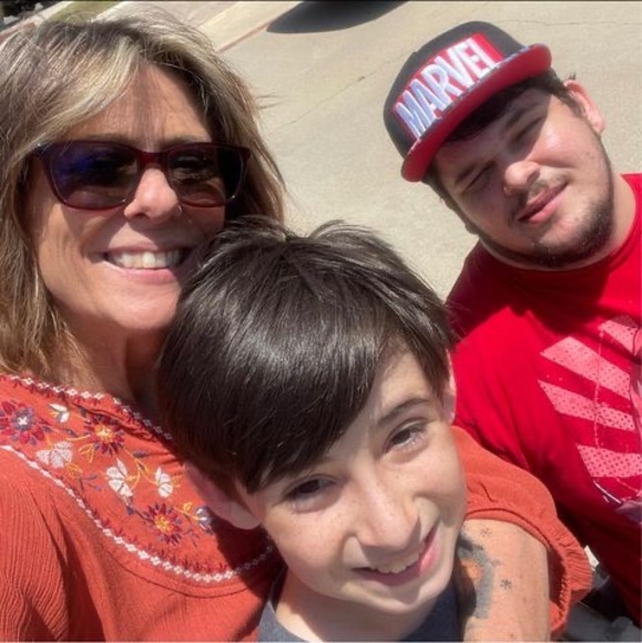 Profile Picture of Katie Gnagy-melendez (@brightsd) on Poshmark