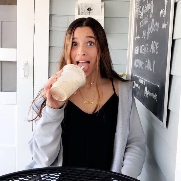 Profile Picture of Ava Pietronuto (@avaaapieee) on Poshmark
