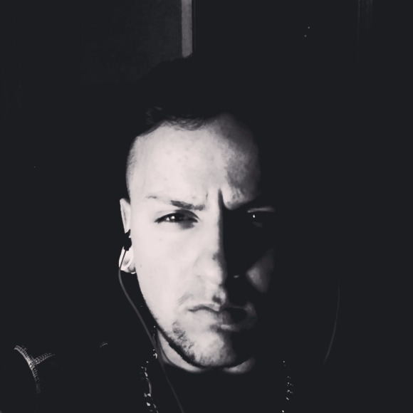 Profile Picture of Aaron Bellamy (@lilboybundy) on Poshmark