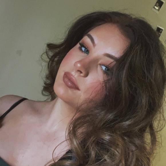 Profile Picture of Shyla Phillips (@shyla_phillips) on Poshmark