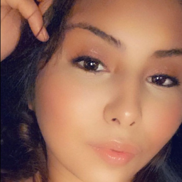 Profile Picture of Alexis Miranda (@mariemiranda94) on Poshmark