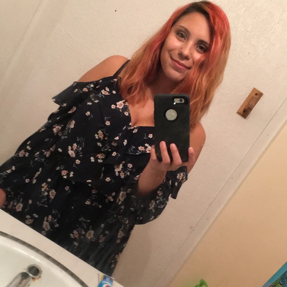 Profile Picture of Savannah Cain (@savcain1998) on Poshmark