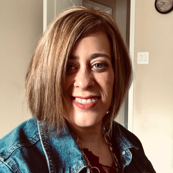 Profile Picture of Beth Matthews (@syconurse) on Poshmark