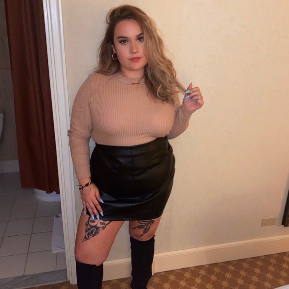 Profile Picture of Mariana Mesa (@mariana_mesa100) on Poshmark