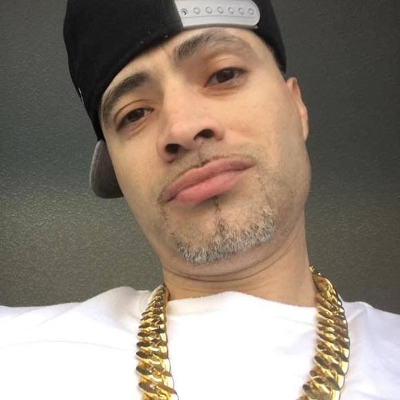 Profile Picture of Irving Batiz (@irving_batiz) on Poshmark