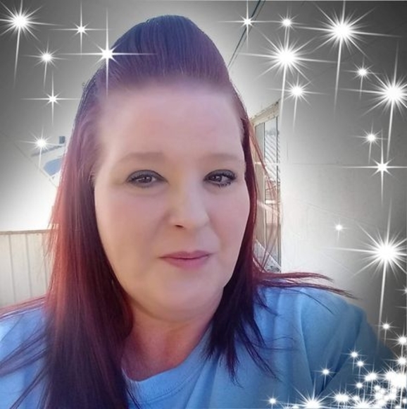 Profile Picture of Robin Daniels (@robinhasit) on Poshmark