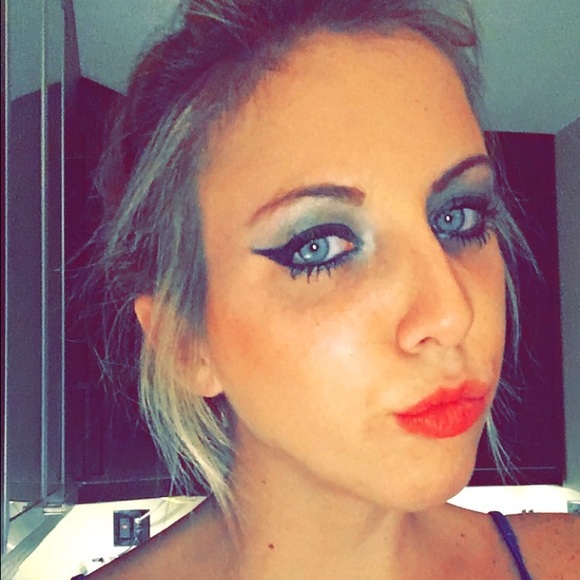 Profile Picture of Katie Keller (@kkeller423) on Poshmark