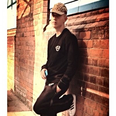 Profile Picture of Aaron Bowen (@azzybeex) on Twitter