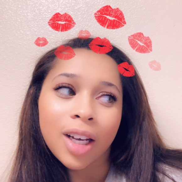 Profile Picture of Amanda Wade (@coolbabe10) on Poshmark