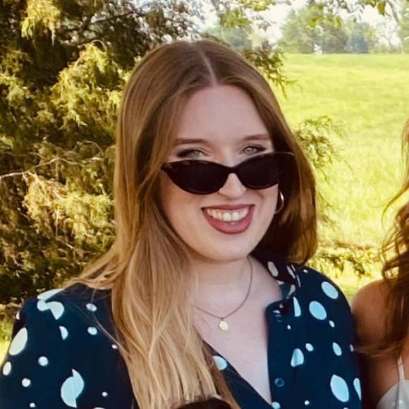 Profile Picture of Lily Hutzell (@lilyhutzell) on Poshmark