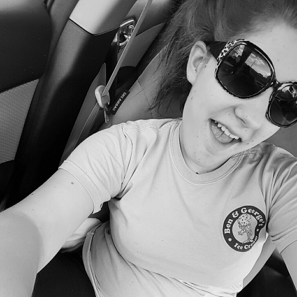 Profile Picture of Alyssa Rosiak (@alyssarosiak) on Poshmark