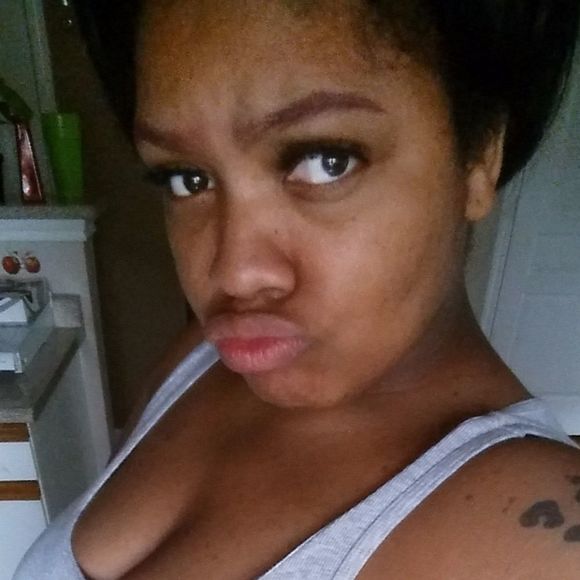 Profile Picture of Gloria Cole (@msglocole) on Poshmark