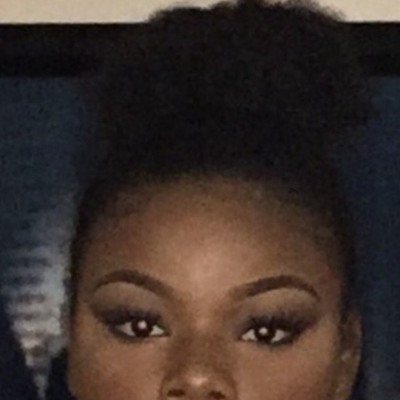 Profile Picture of Kareda Robinson (@karedar) on Poshmark