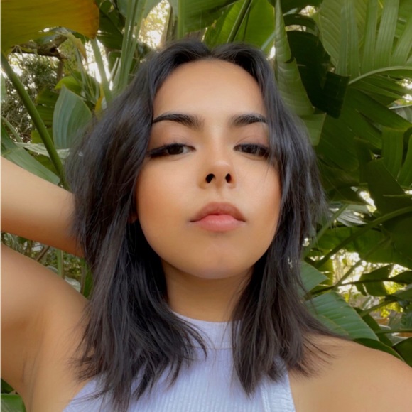 Profile Picture of Amanda Senior (@amandasenior) on Poshmark