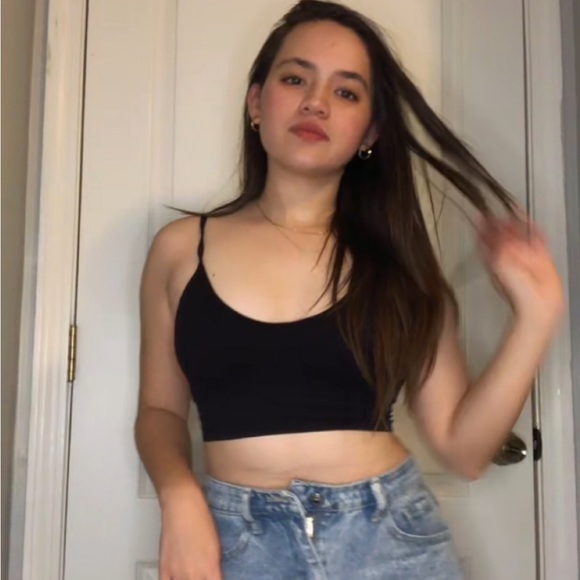 Profile Picture of Jesselene Galloway (@jesseleneg) on Poshmark