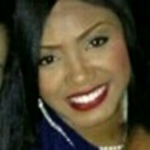 Profile Picture of Devin Sims (@devinelylove) on Poshmark