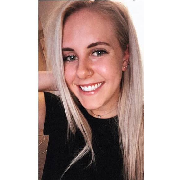 Profile Picture of Samantha Sneeden (@samgrisko) on Poshmark