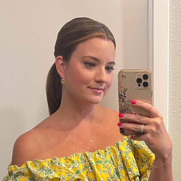 Profile Picture of Amanda Mendivil (@amendivil1231) on Poshmark