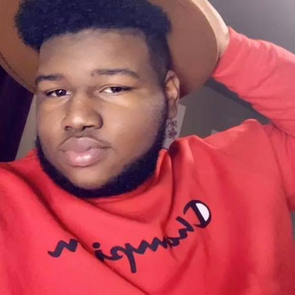 Profile Picture of Xavier Lucas (@xavierlucas) on Poshmark