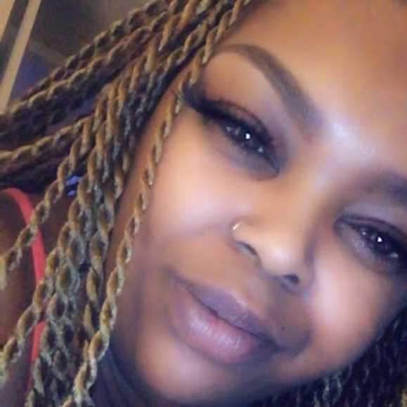 Profile Picture of Demeka Daniels (@demekadaniels3) on Poshmark