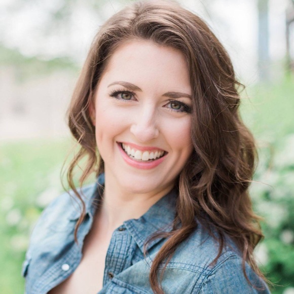 Profile Picture of Jill Cappaert (@kymakeupjunkie) on Poshmark