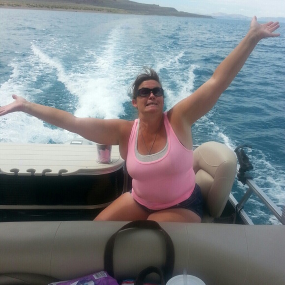 Profile Picture of Wendy Martin (@crazybitch1218) on Poshmark