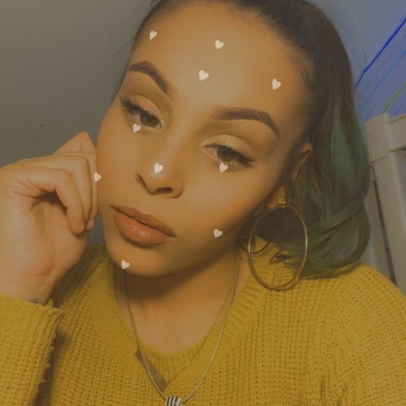 Profile Picture of Lala Diaz (@diazlala) on Poshmark