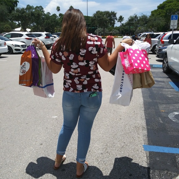 Profile Picture of Marina Lopez (@marinalopez207) on Poshmark