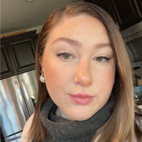 Profile Picture of Jenna Burris (@jensuz99) on Poshmark