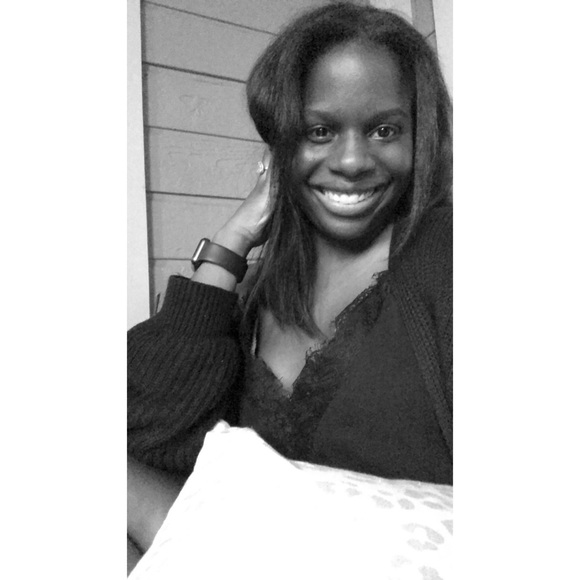 Profile Picture of Crystal Quire (@crystal_quire) on Poshmark