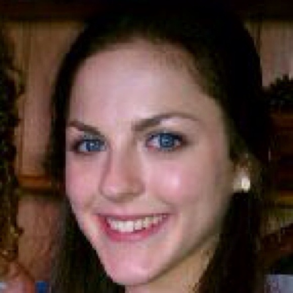 Profile Picture of Brianna Bouterse (@briannaclaireb) on Poshmark