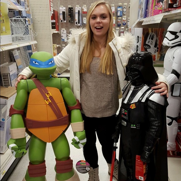 Profile Picture of Ashley Mewhirter (@thatcherach19) on Poshmark