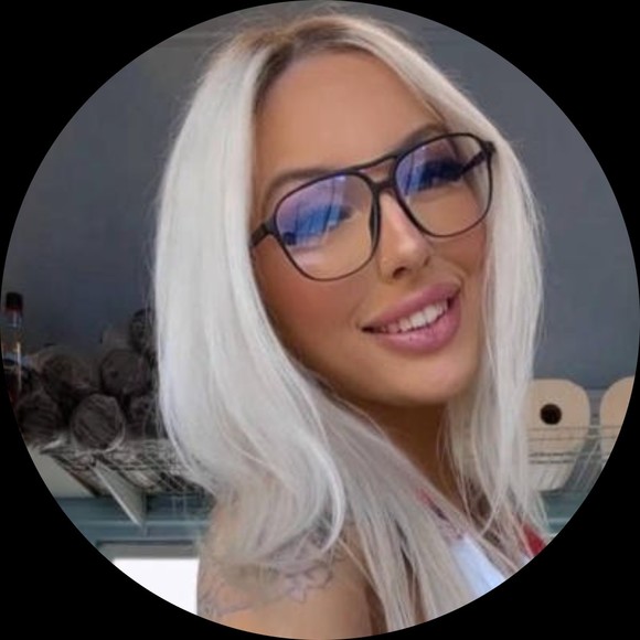 Profile Picture of Roger Lisa (@zahqqydb) on Poshmark