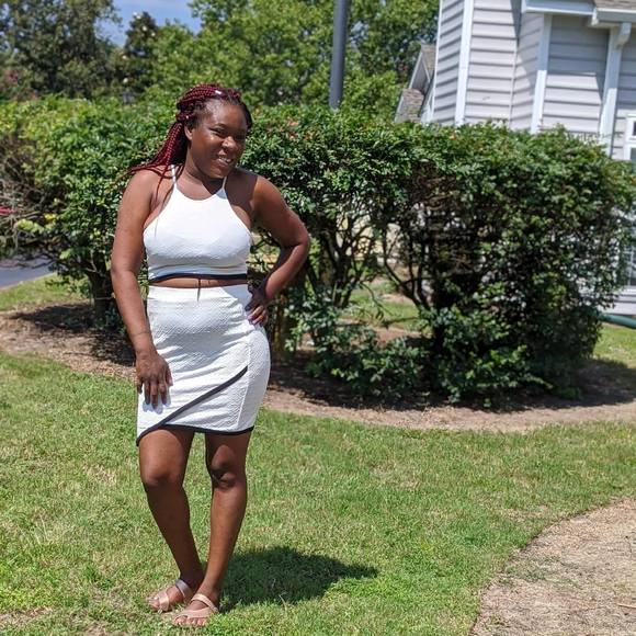 Profile Picture of Atavia Lewis (@bellamoe87) on Poshmark