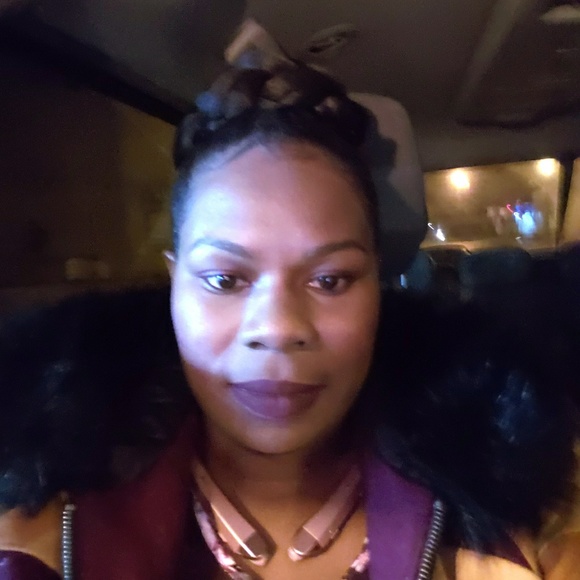 Profile Picture of Katrina Lathon (@klathon82) on Poshmark