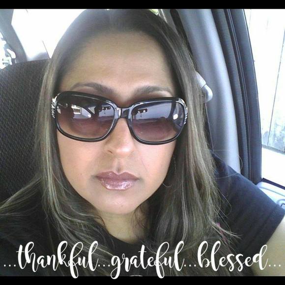 Profile Picture of Dawn Sanders (@dpsanders74) on Poshmark