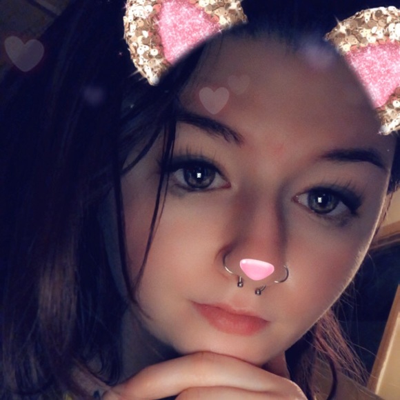 Profile Picture of Julia Miller (@danceswithcats) on Poshmark