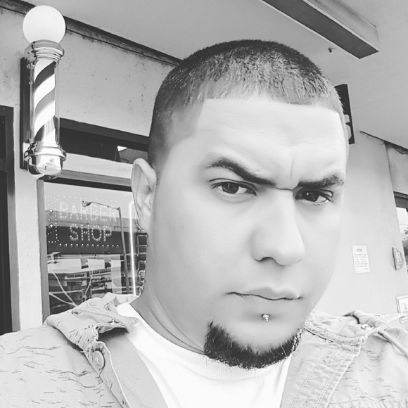 Profile Picture of Teddy Lessary (@teddylessary) on Poshmark