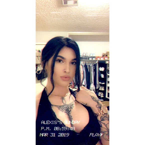 Alexix Meraz - Poshmark Profile Picture of Alexix Meraz (@ameraz05) on Poshmark