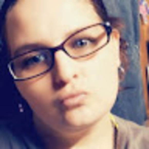 Profile Picture of Nikki Cloninger (@ncloninger8) on Poshmark