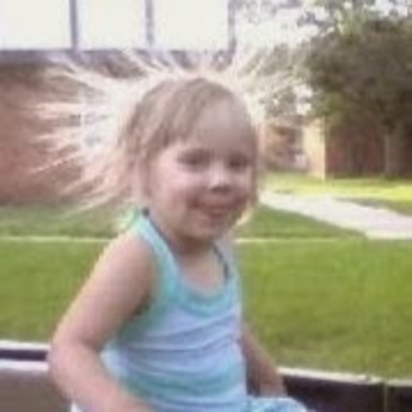 Profile Picture of Michele Hurrle (@michelehurrle) on Poshmark