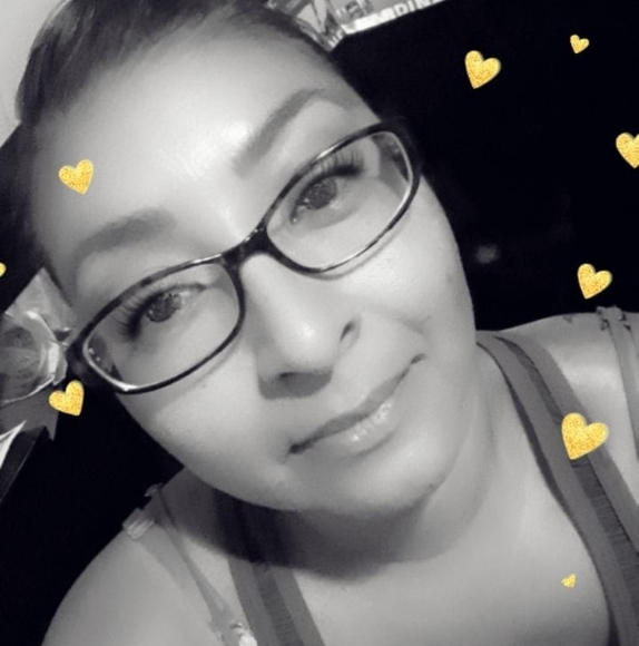Profile Picture of Dee Namingha (@namingha) on Poshmark